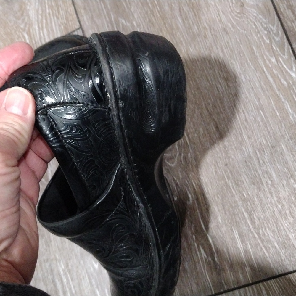 B. O. C. Black Clogs. Size 8.5 - image 8